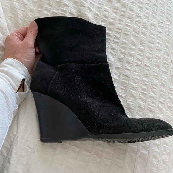 Fabulous LK Bennett suede boot - Picture 3 of 4